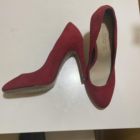 Red suede pumps - Picture 2 of 8